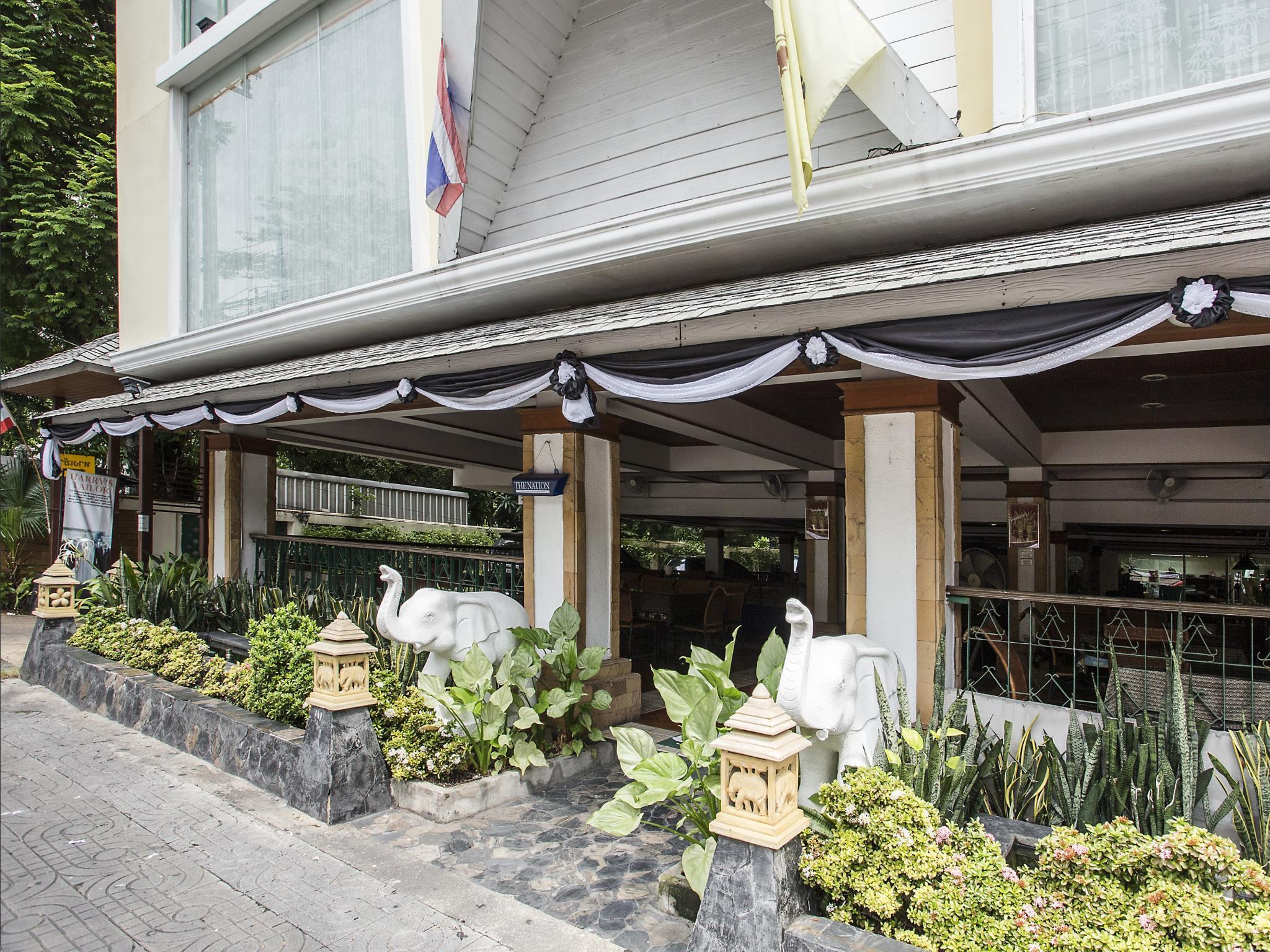 Отель Royal Ivory Sukhumvit Nana Бангкок Экстерьер фото